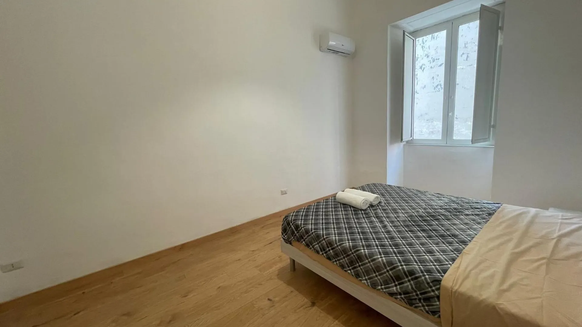 Alexander Apartment Naples Guest house
